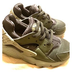 Toddler huarache size 9c